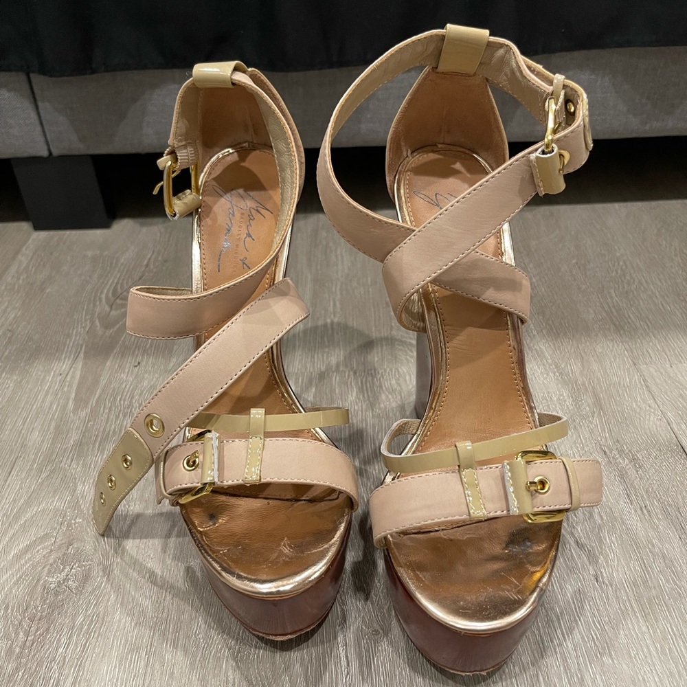 Badgley Mischka Mark and James Leather Wedges